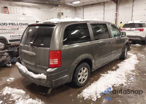 2010 Chrysler Town & Country New Lx z USA, uszkodzony, nr VIN 2A4RR2D17AR414504